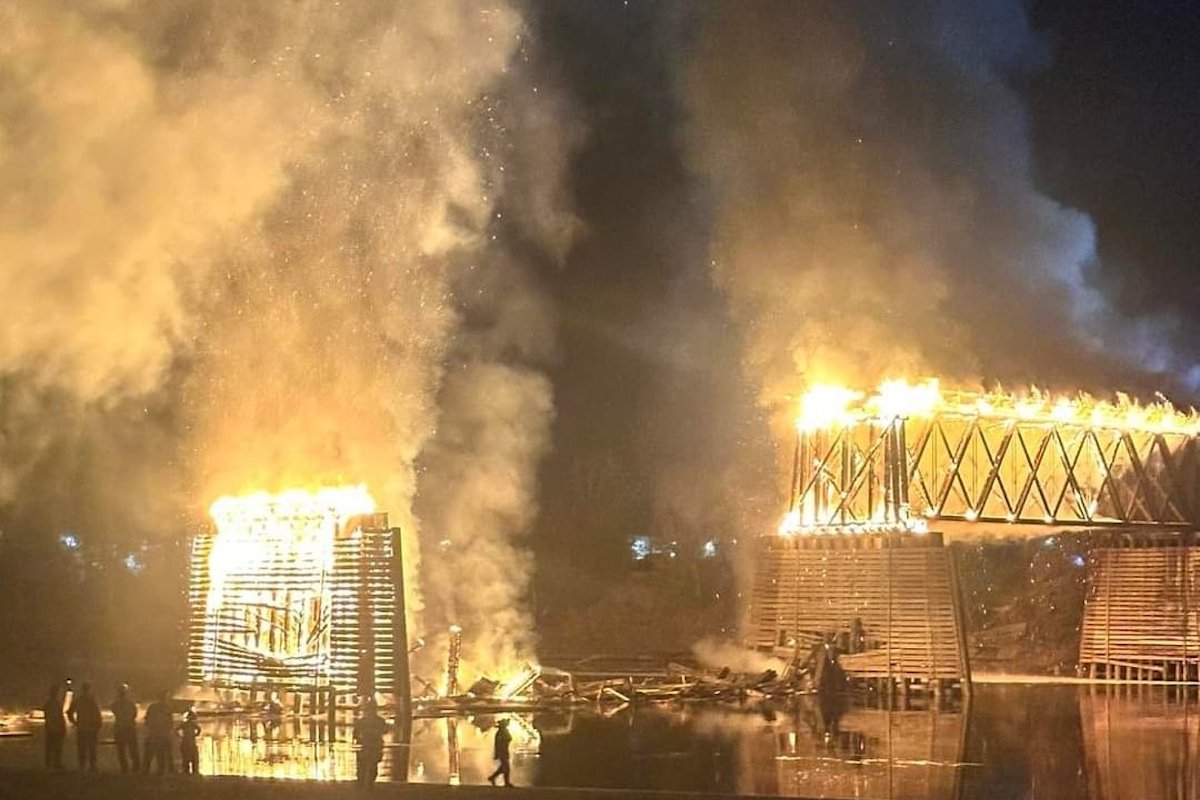 UPDATE: Early morning blaze destroys Red Bridge in Kamloops, deemed ...