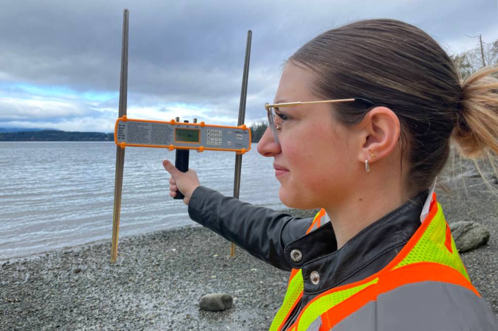 CASARA volunteer Vanessa Waugh searches for the signal from a North Saanich beach not far from where the simulated distress signal emanated. (Christine van Reeuwyk/Peninsula News Review)
